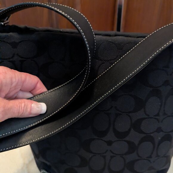 Coach Vintage Y2K - Signature and Leather Bucket Bag 6076 in Black - Picture 10 of 12